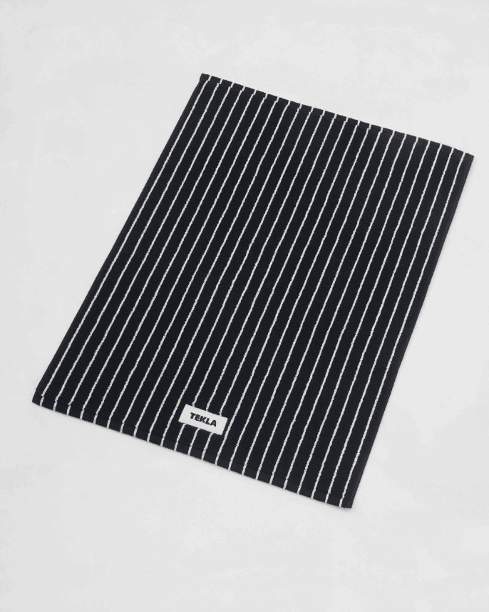 Tekla | Tekla badematte | Badematte 50x70 black stripes view 2