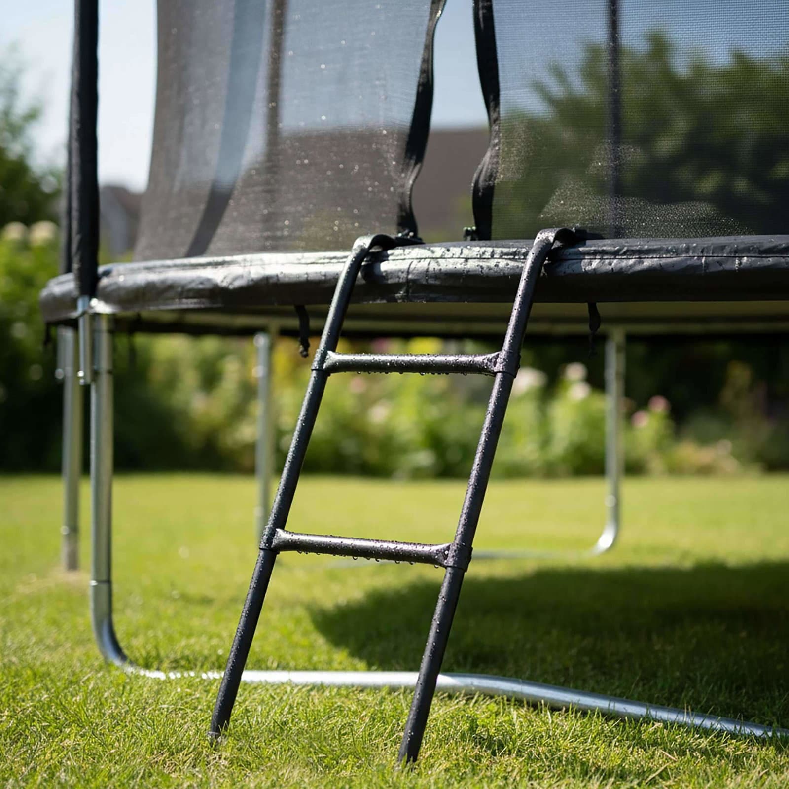 Trampolinestige, svart stål – enkel påhengning view 2
