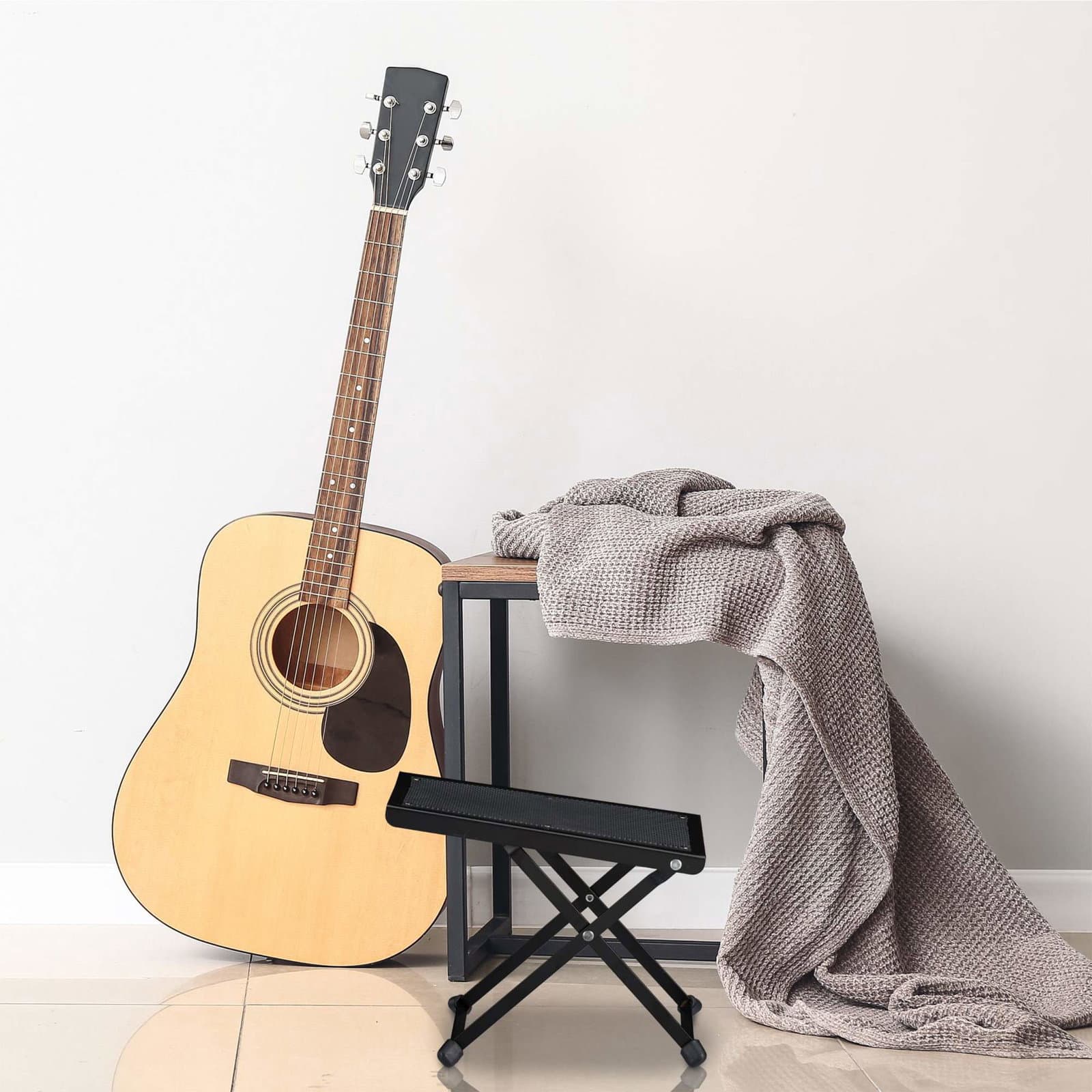 Fotskammel gitar view 2