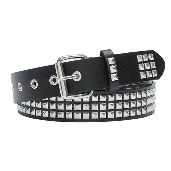 Pyramide firkantet perlebelte med nagler Black M