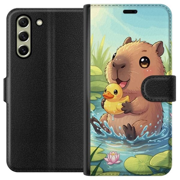 Kompatibelt Lommeboketui til Samsung Galaxy S21 FE 5G søt capybara bader i dam og holder gul gummidukk blant vannliljer