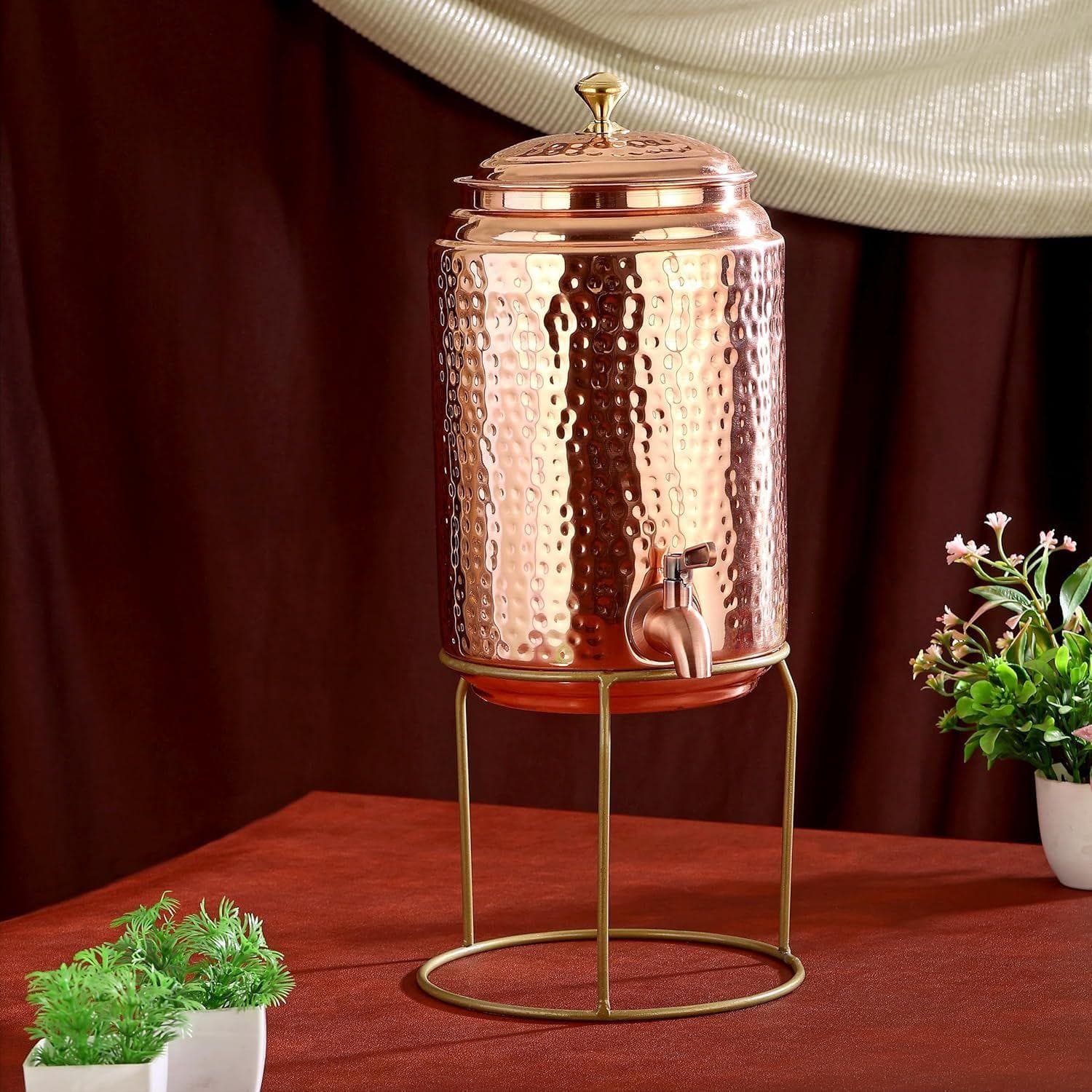 Dispenser i ren kobber med stativ hamret (5 liter)