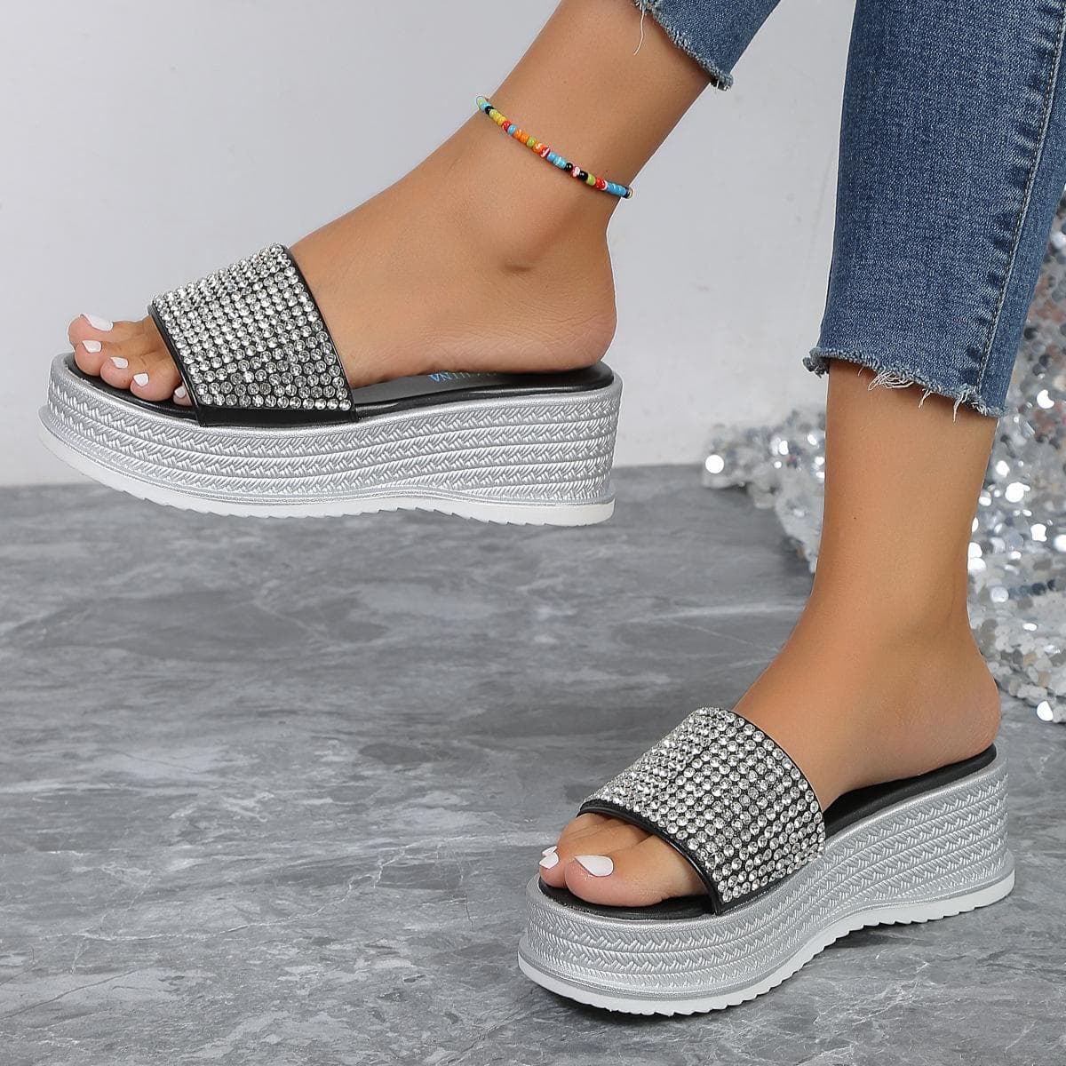 Mote 2024 Sommerslippers Rund Tå Kile Platåsko Casual Damesko Mote Damesandaler Peep Toe Rhinestone Hælede Slides cm Hvit
