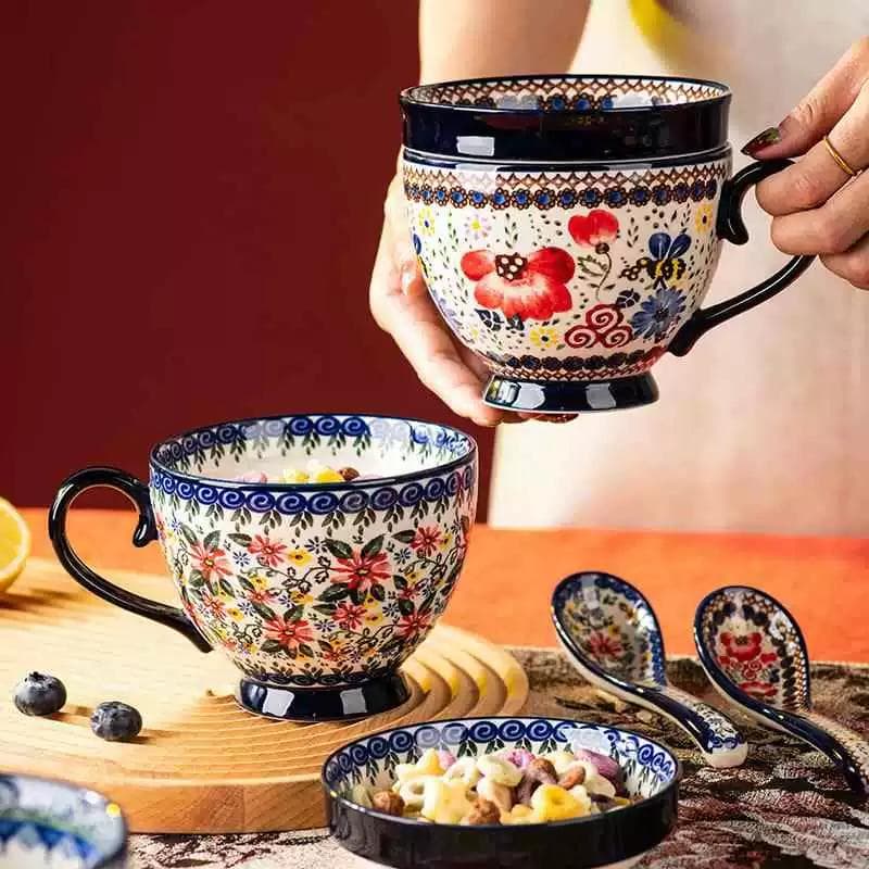 Håndmalt Keramisk Suppeskål med Serveringsbrett for Snacks, Vintage Blomstermønster i Relieff, Mikrobølgesikker, Stort Håndtak og Tykk Bunn,