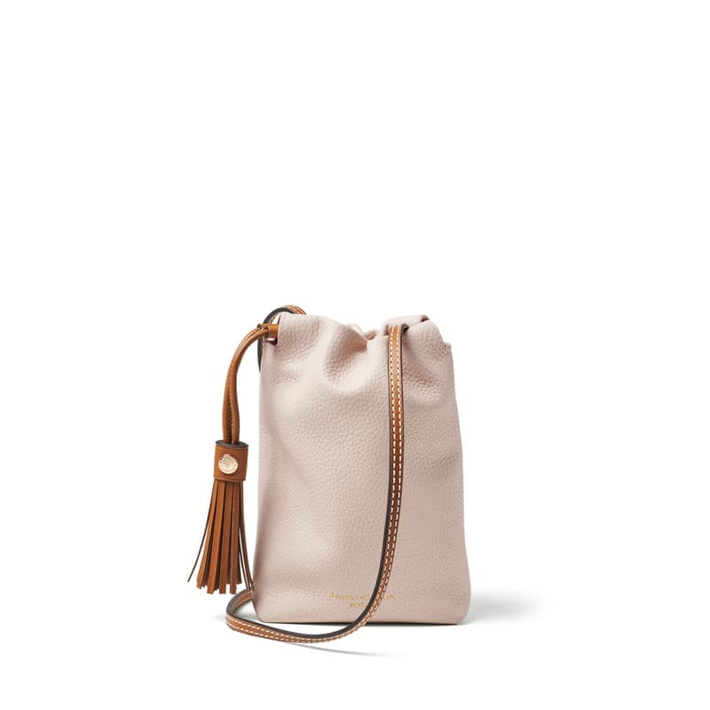 Aspinal of London Soho Crossbody-Tasche aus natürlichem gefrästem Kieselstein und Glatte Bräune