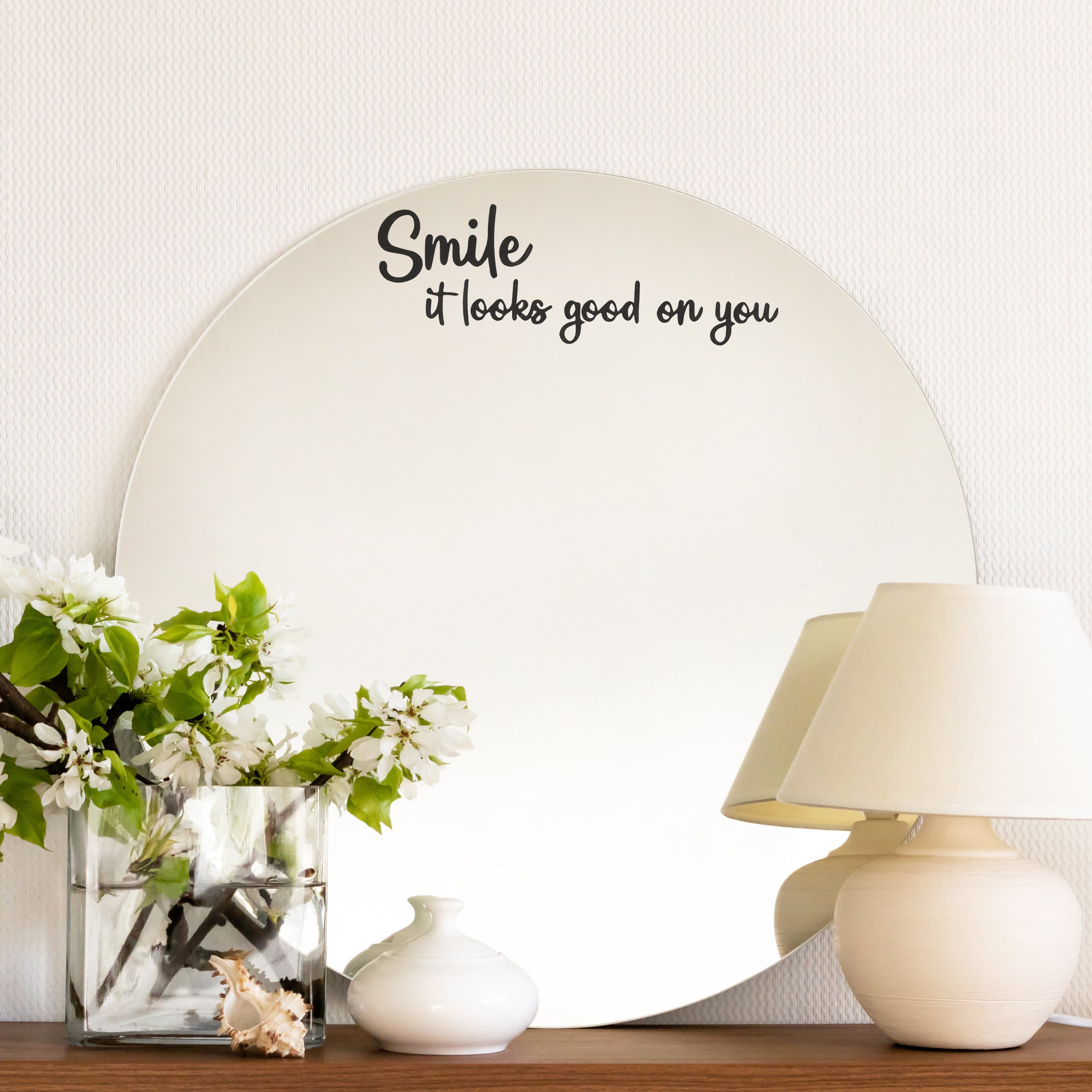Klistremerke – Smile it looks good on you